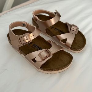 NWOT Birkenstock Size C9 Rose Metallic sandals